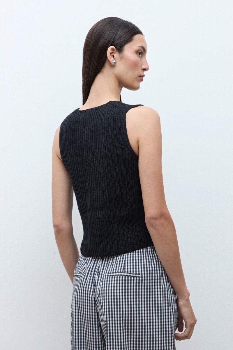 Chaleco tejido escote V negro