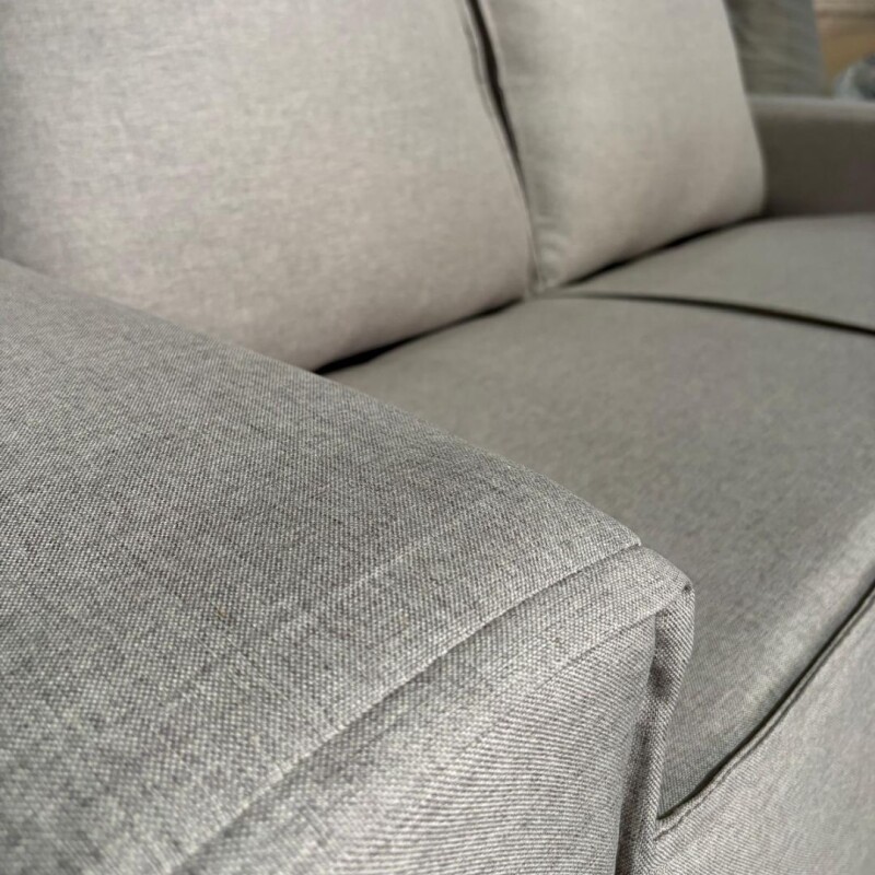 Sofá + Puff Coimbra 3 Cuerpos Marrón Tostados Sofá + Puff Coimbra 3 Cuerpos Marrón Tostados