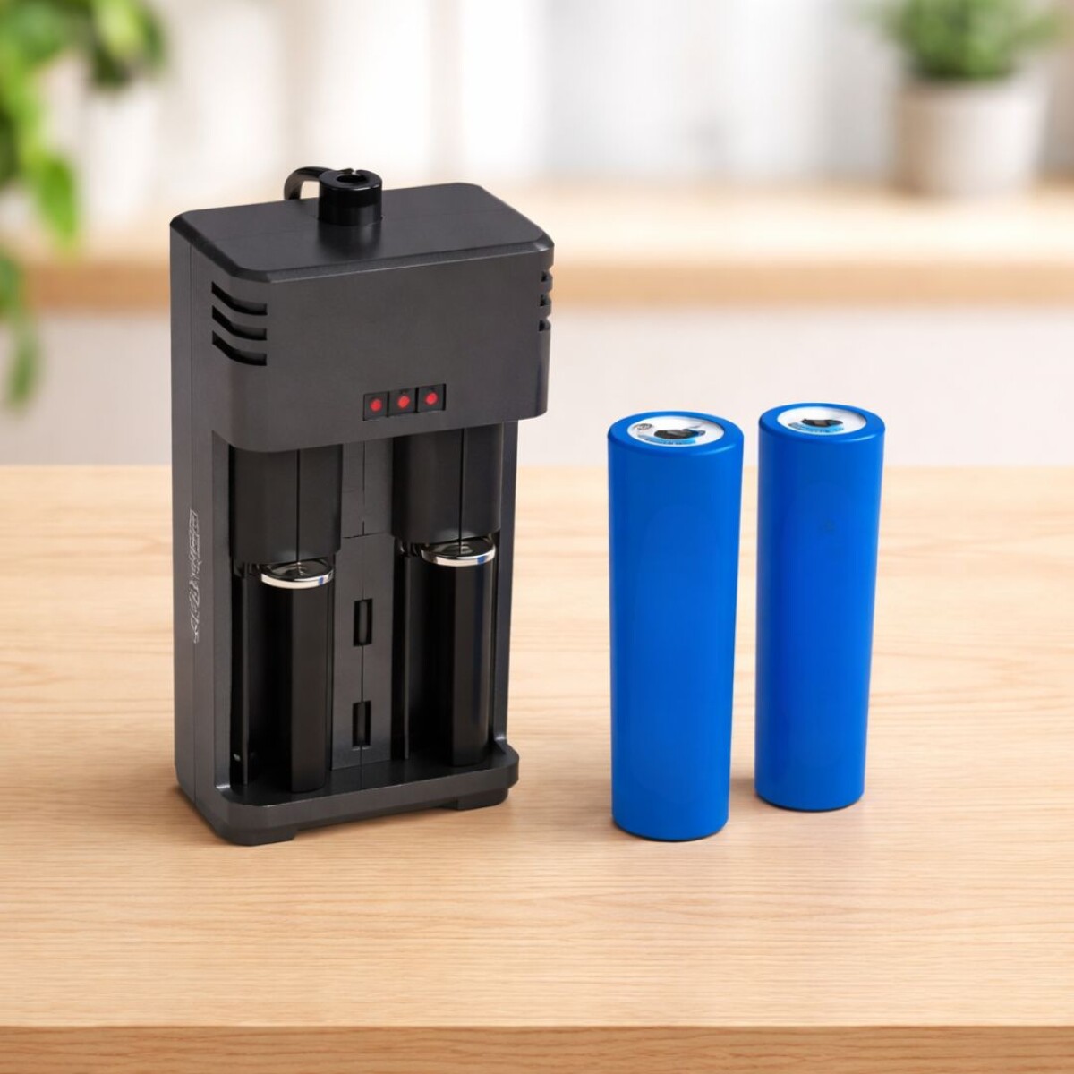 CARGADOR + 2 BATERIAS 18650 DE 1200 MAH 