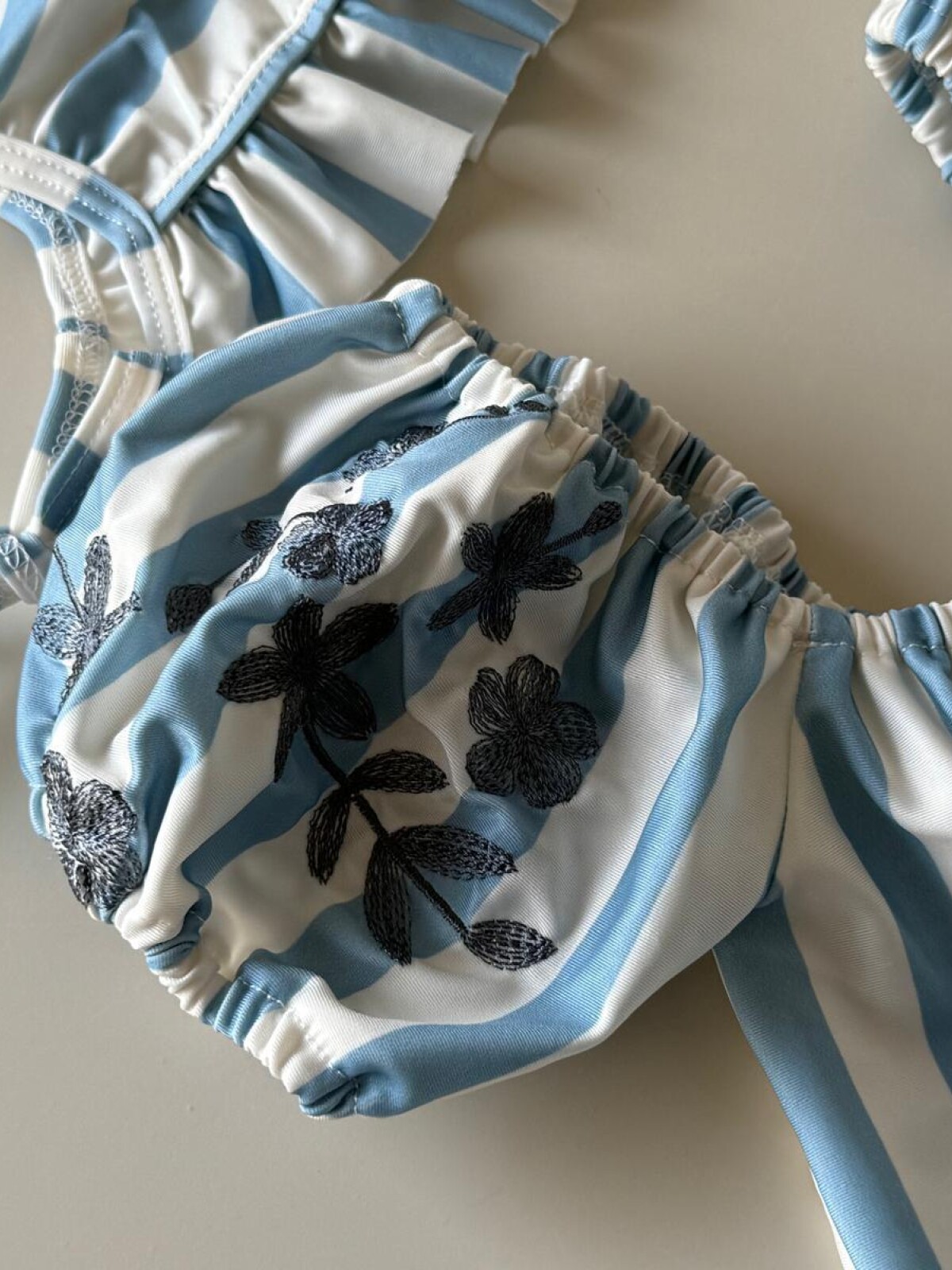 Traje de Baño Rayado Flores (UV UPF 50+) Traje de Baño Rayado Flores (UV UPF 50+)