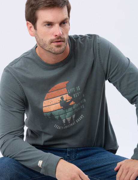 REMERA ESTAMPADA PETROLEO