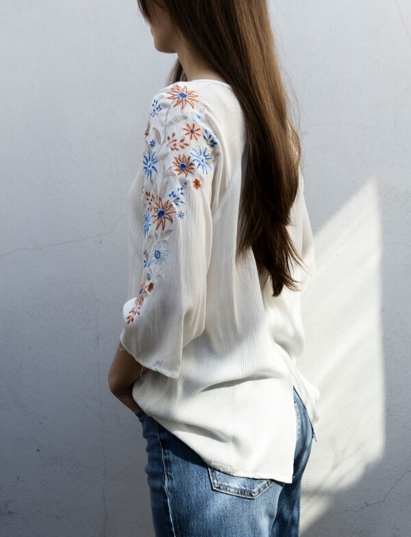 Blusa Bordada CRUDO