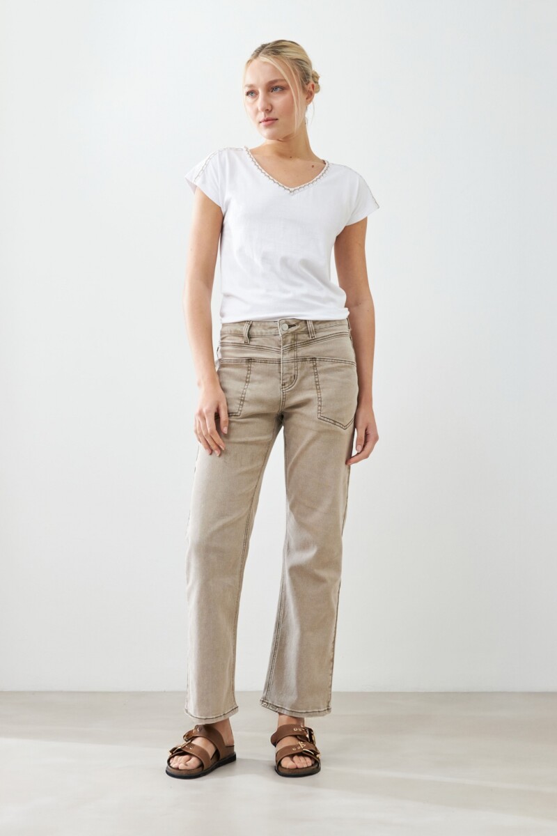 Jean recto Mina con pespuntes en contraste beige