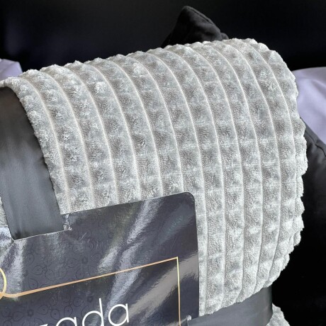 Frazada Soft Reversible C/Corderito 100% Poliéster 200x230cm Frazada Soft Reversible C/Corderito 100% Poliéster 200x230cm