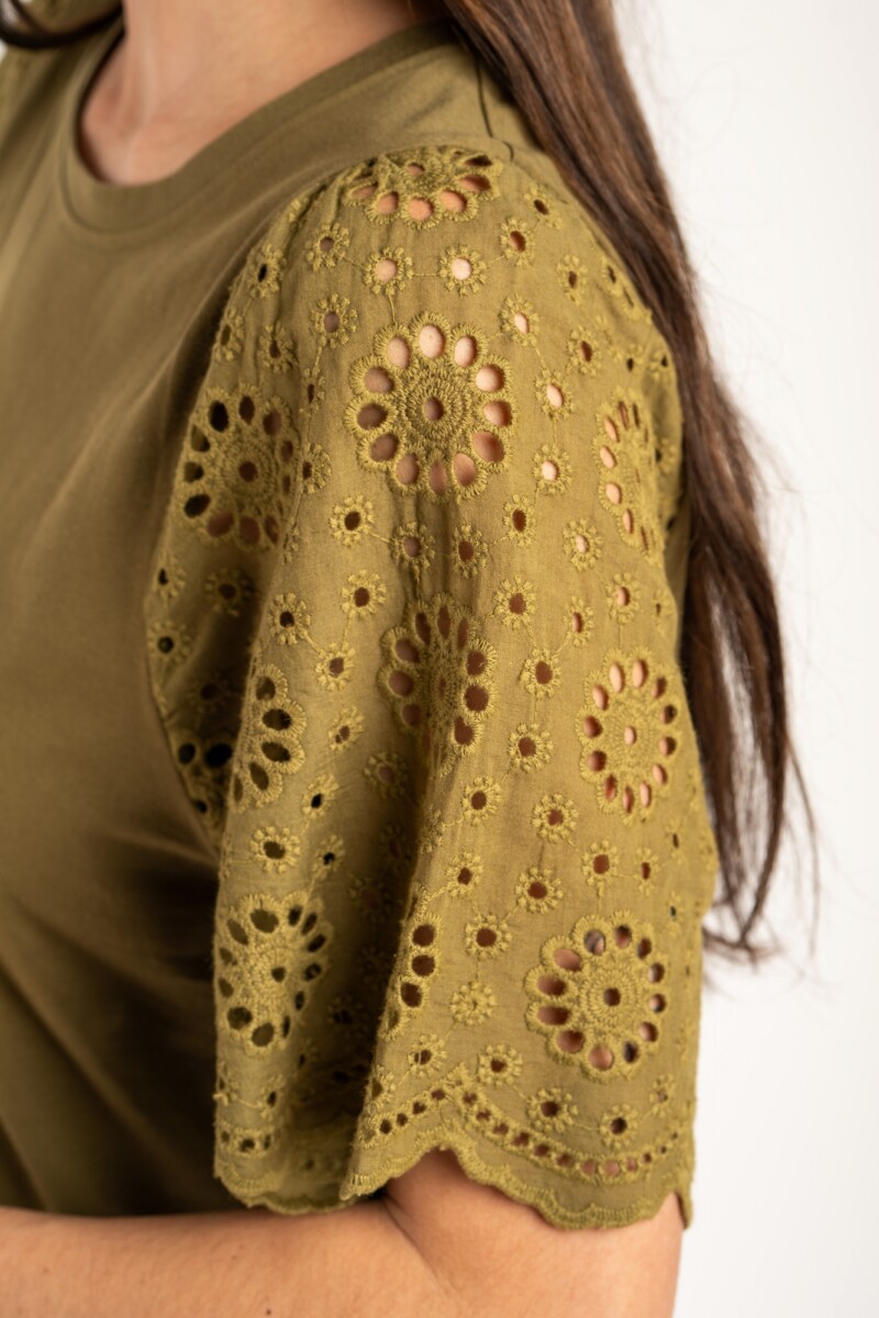 Remera Algodón Peinado Y Calados Oliva