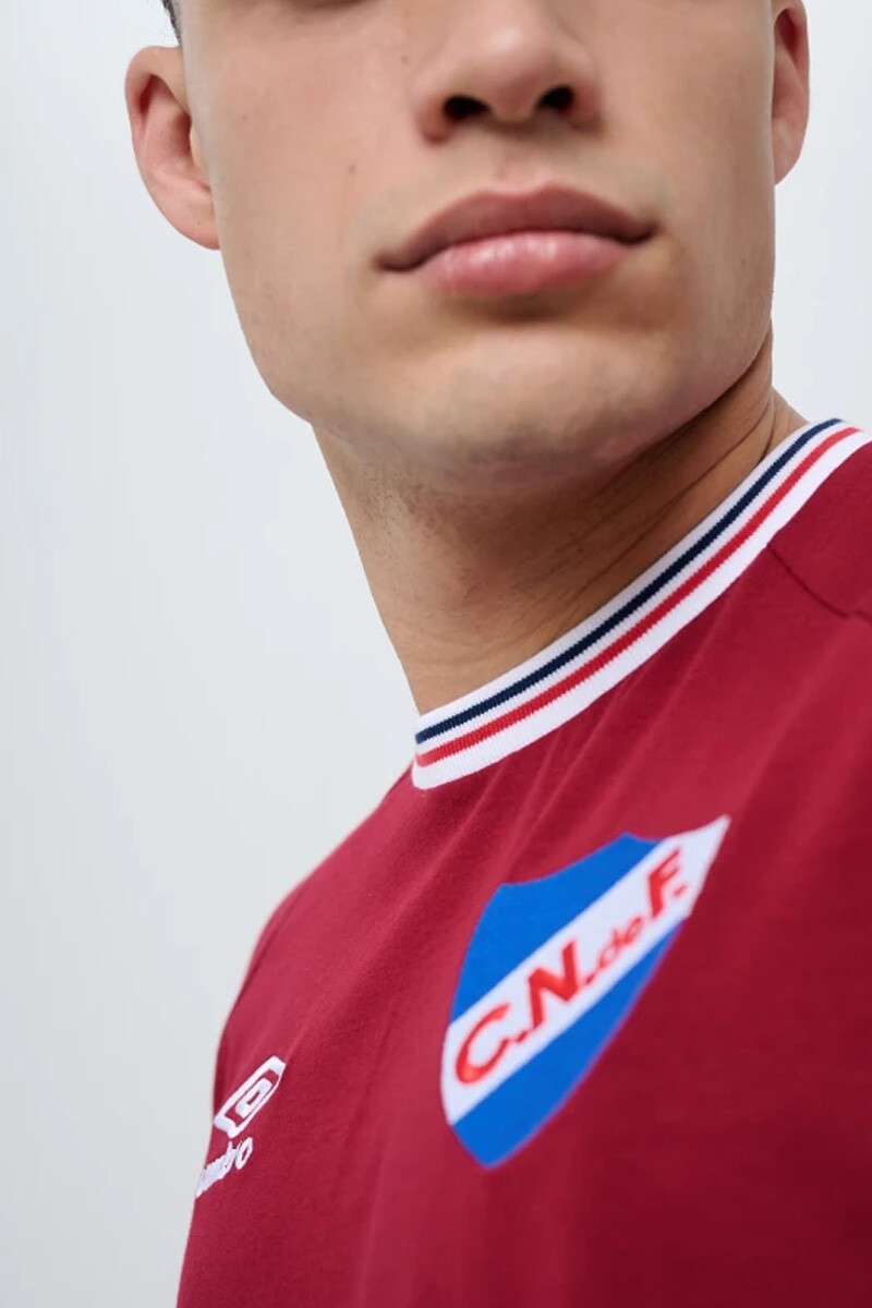 Remera Umbro Nacional Core Bordeaux
