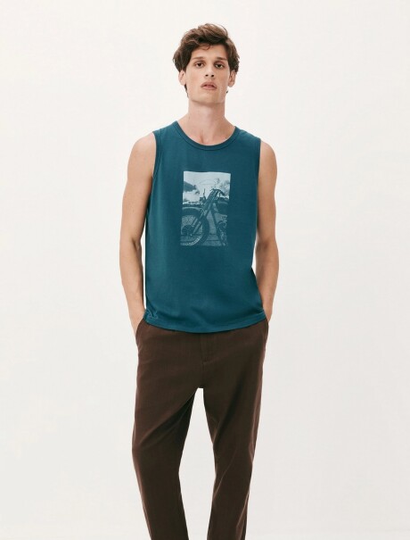 MUSCULOSA CON ESTAMPA VERDE