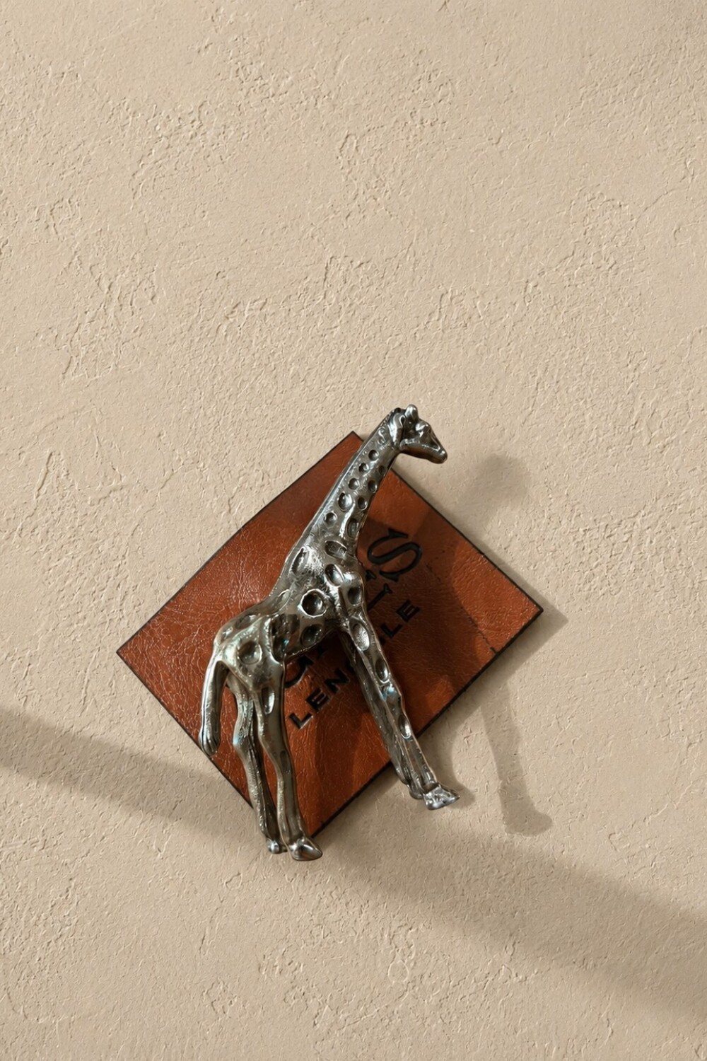 Jiraf Pin Dorado