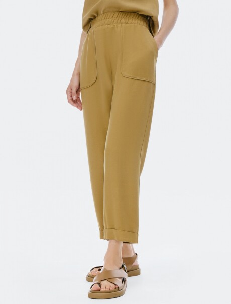 PANTALÓN DE TIRO ALTO CON BOLSILLOS MARRÓN