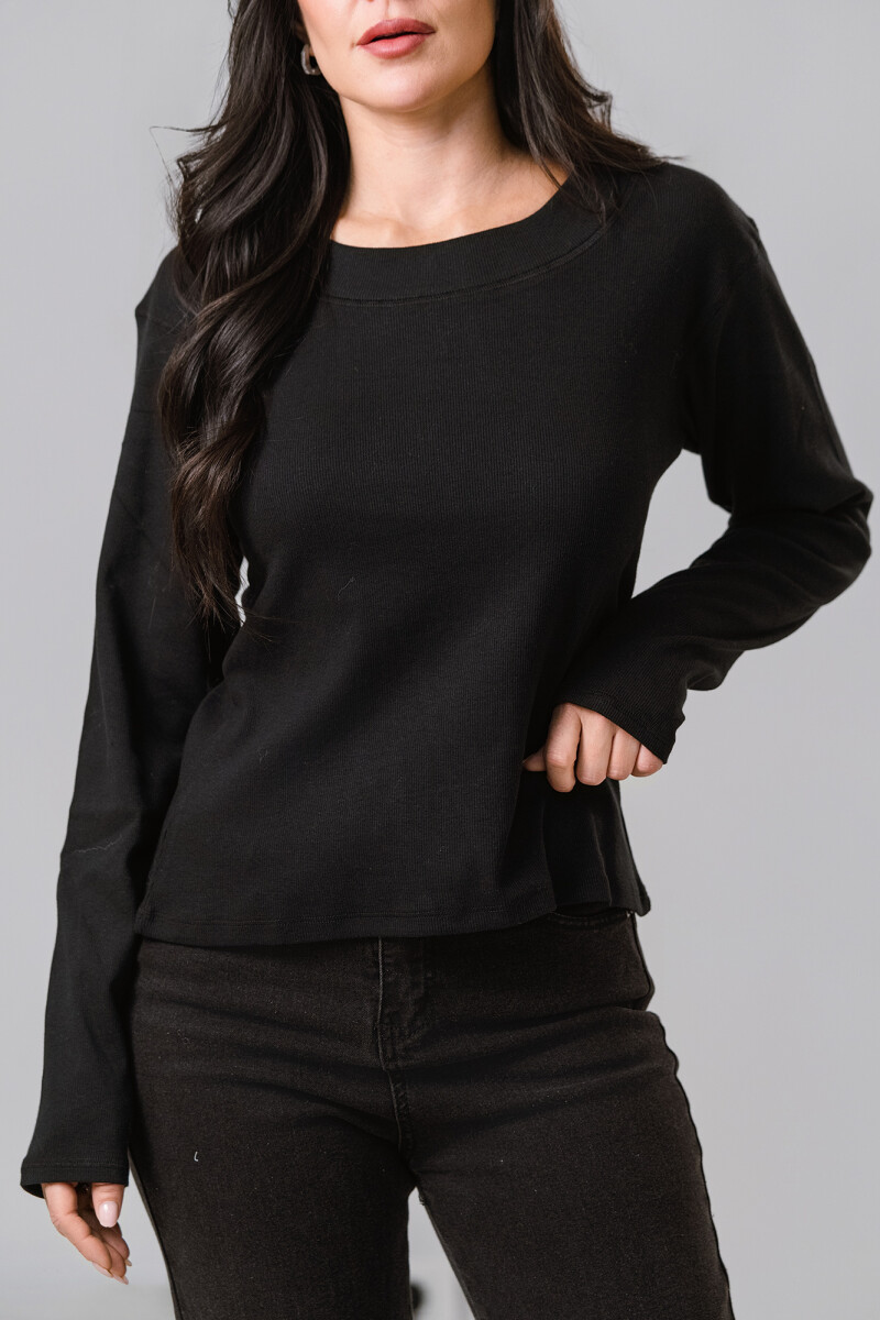 REMERA LANA NEGRO