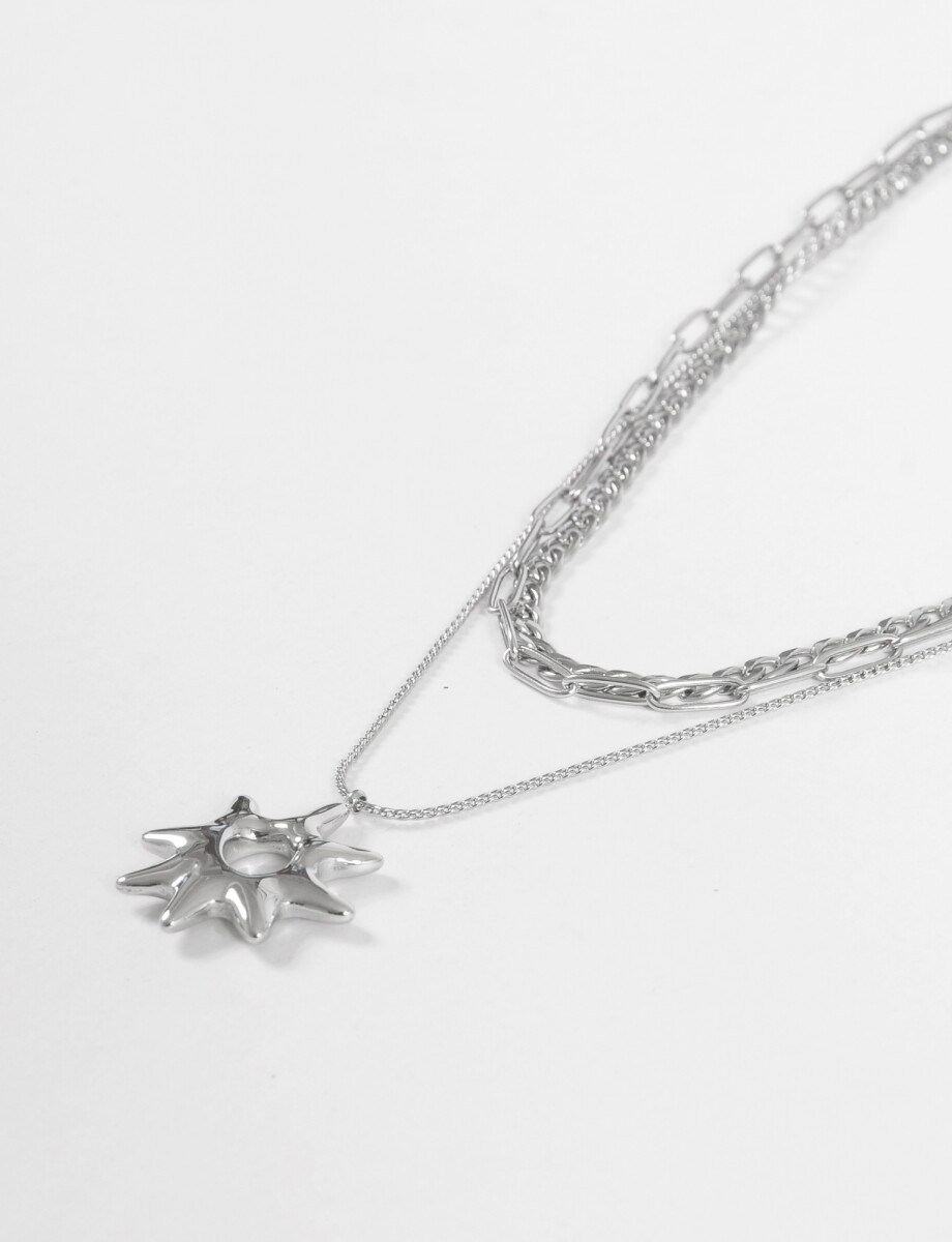 Collar triple cadena dije sol acero - plateado 