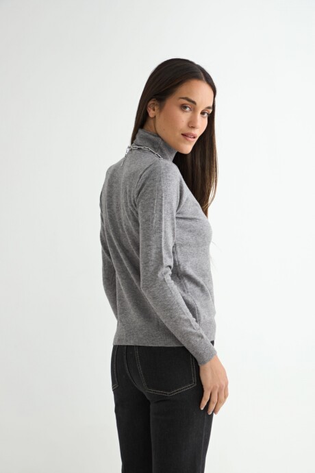 POLERA ARISTATA GRIS