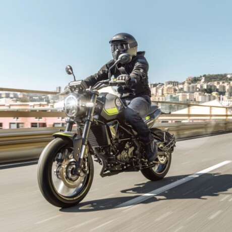Benelli Leoncino 250 Gris