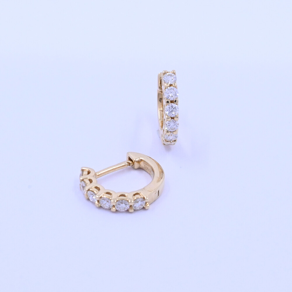 Aros oro 18k y brillantes. Aros oro 18k y brillantes.