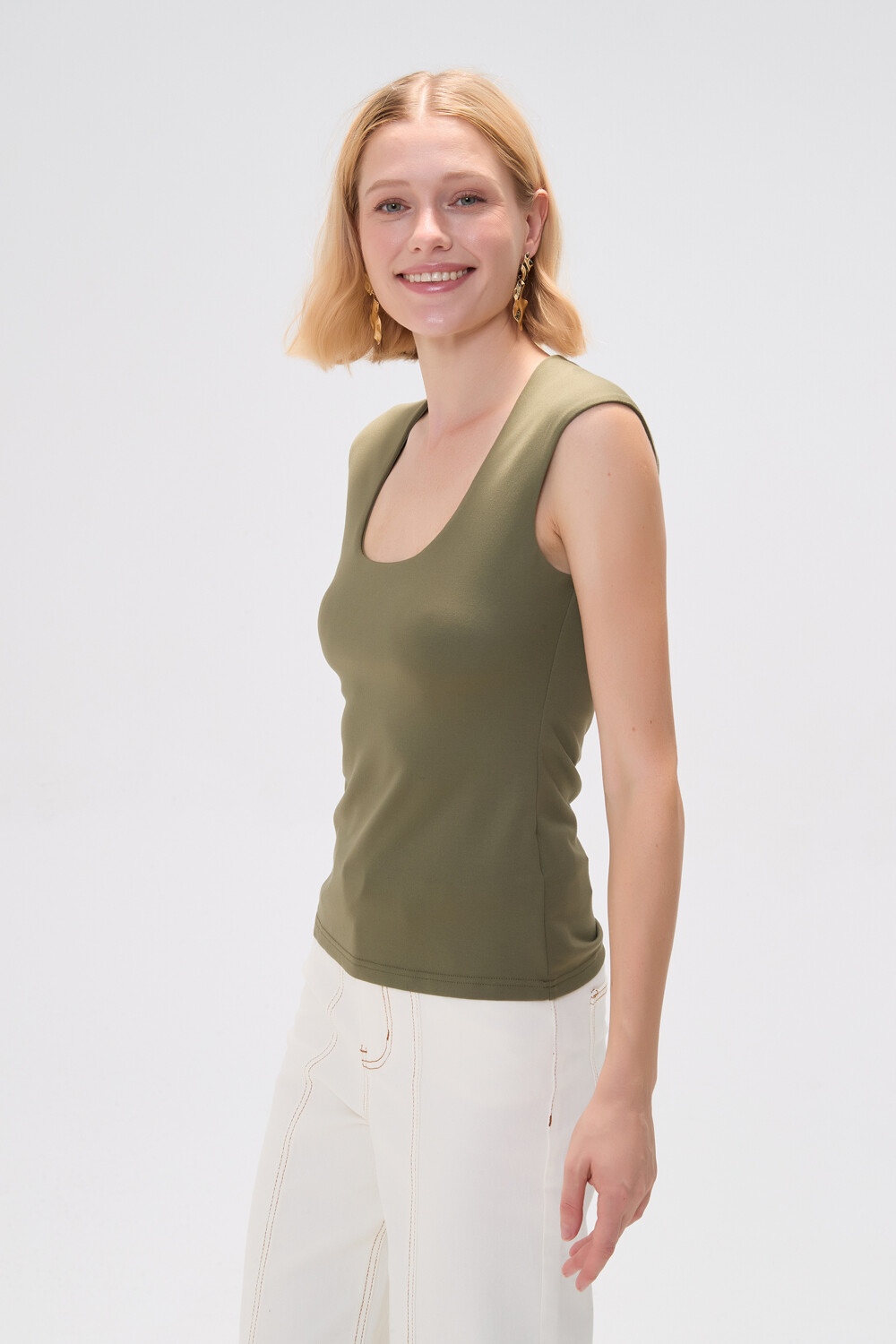 Musculosa Clia Verde Oliva Oscuro