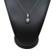 Colgante en oro 18k blanco con perla gris y brillantes Colgante en oro 18k blanco con perla gris y brillantes
