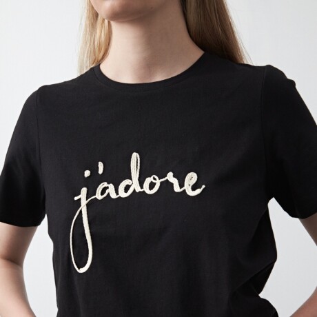 REMERA ADORE Negro