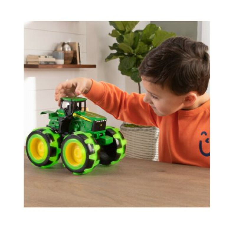 Tractor Monster con Luz y Sonido Tractor Monster Con Luz Y Sonido