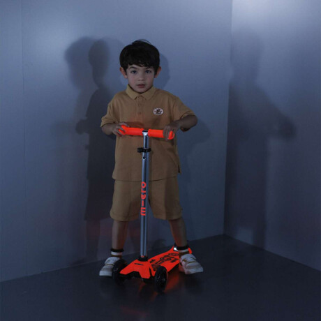 Monopatín Micro Maxi Glow LED Ajustable con 3 Ruedas Rojo