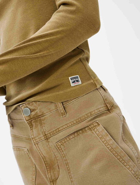 POLERA BÁSICA CON ELASTANO MARRÓN