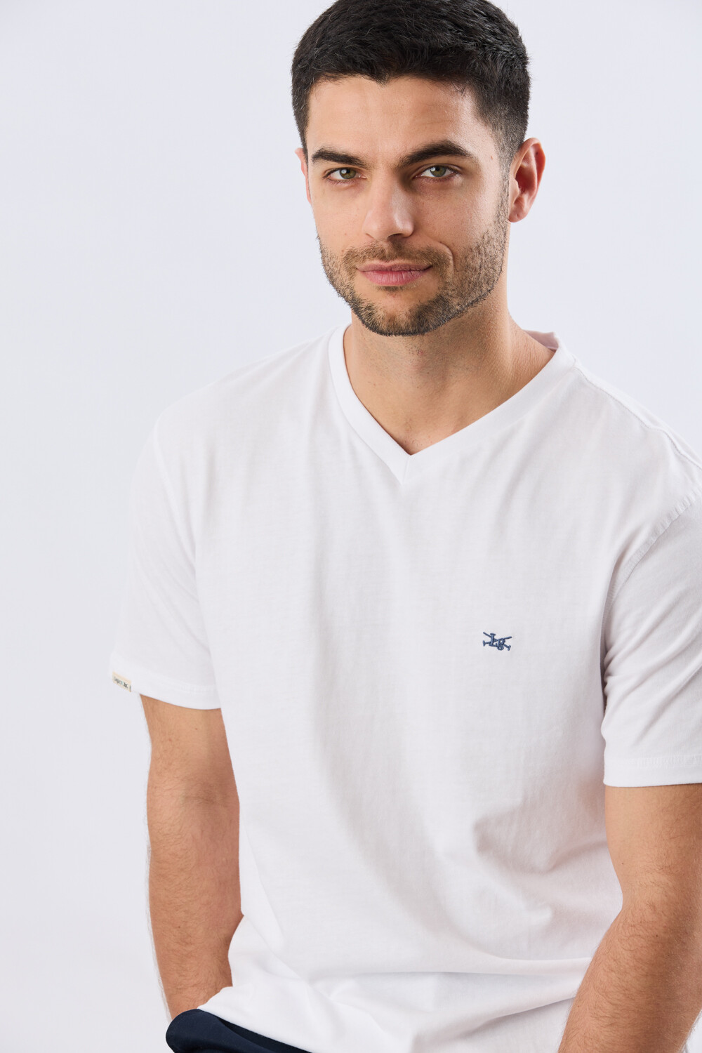 REMERA BÁSICA V DE ALGODÓN Blanco