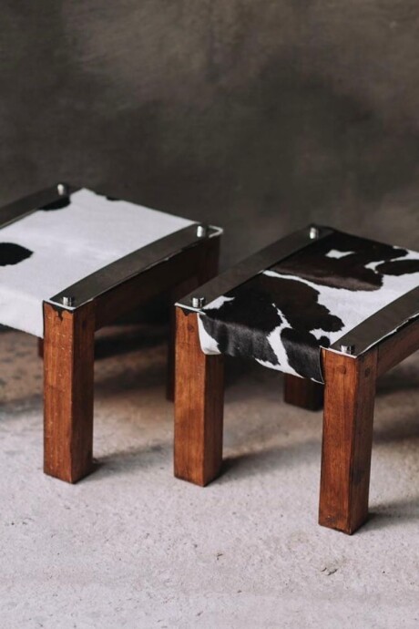 Petit Stool Cowhide Oscuro