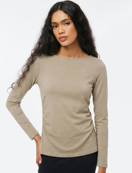 BLUSA DE MANGA LARGA CON ELASTANO BEIGE OSCURO