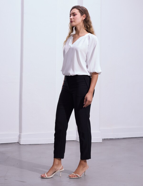 Pantalon Slim & Detalle Plisado NEGRO