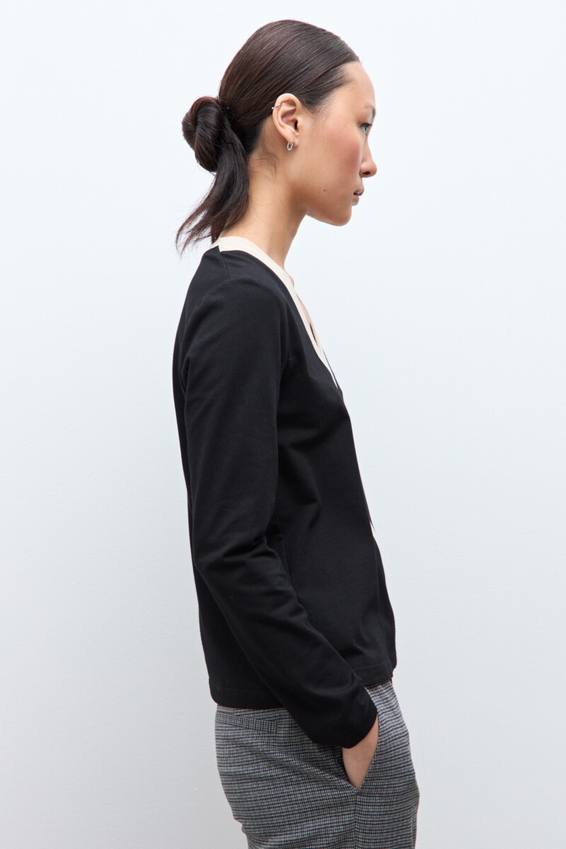 Remera bicolor negro