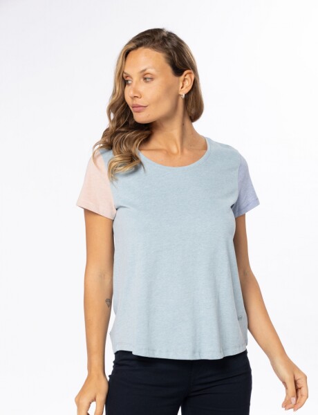 REMERA BLOQUE DE COLOR Celeste