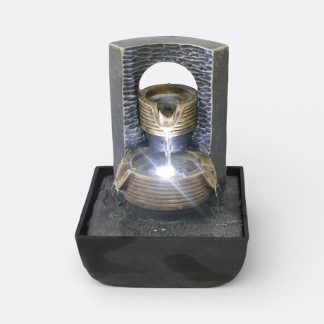 Fuente De Agua Caída Sobre Cántaros Fuente De Agua Caída Sobre Cántaros