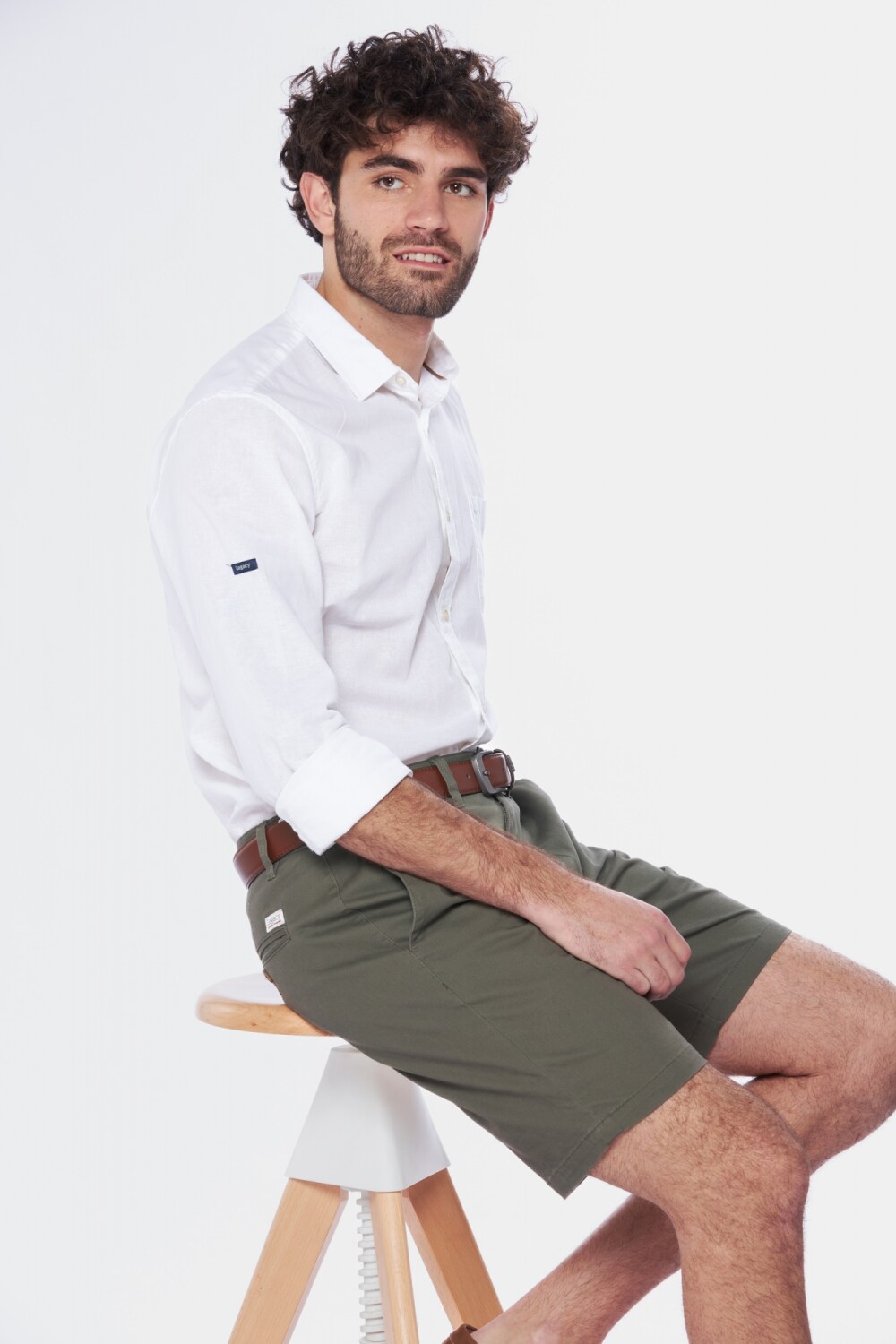 BERMUDA CLÁSICA CON SPANDEX Verde