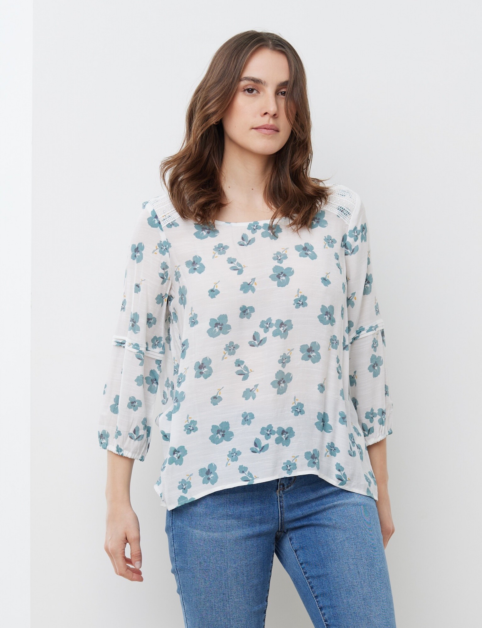 Blusa blanca con flores hot sale