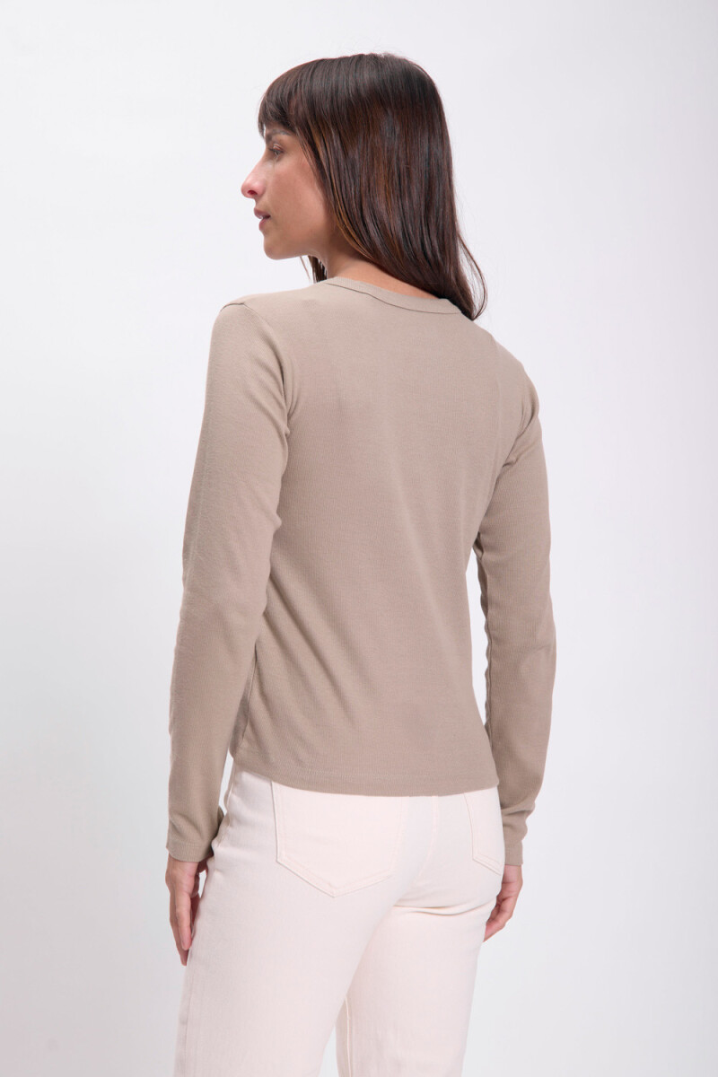 Remera rib Tostado