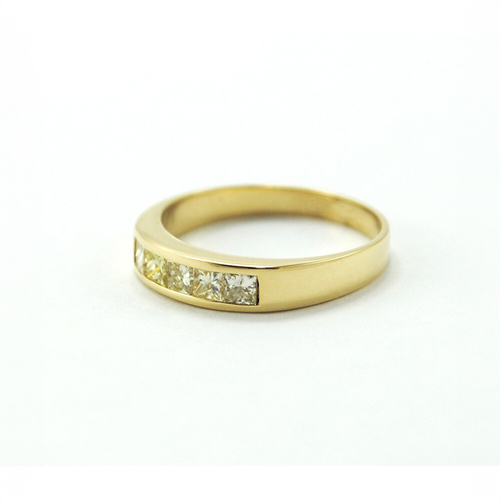 Anillo Oro 18K Con 5 Brillantes Color Champagne Anillo Oro 18K Con 5 Brillantes Color Champagne