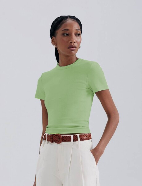 BLUSA CROPPED EN TELA ACANALADA VERDE