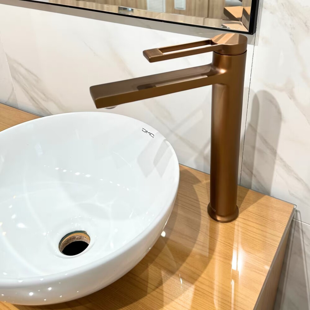 Grifería de lavatorio Monocomando de mesada Alto Elar Bronce cepillado Grifería De Lavatorio Monocomando De Mesada Alto Elar Bronce Cepillado