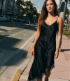 Vestido Midi Satinado Con Encaje Negro