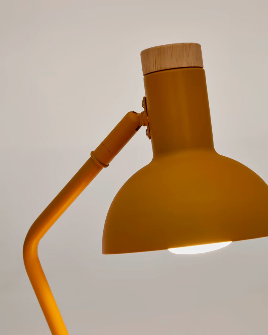 Lámpara de escritorio Katia de madera y metal mostaza