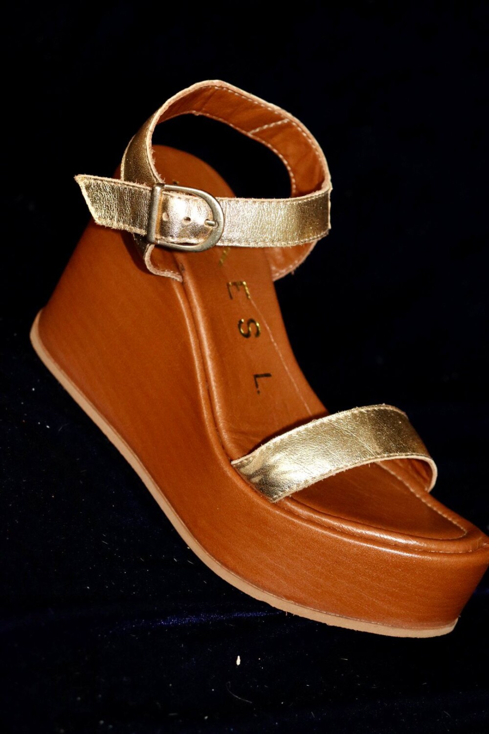 Sandalia Elegante Sport Dorado Fuerte