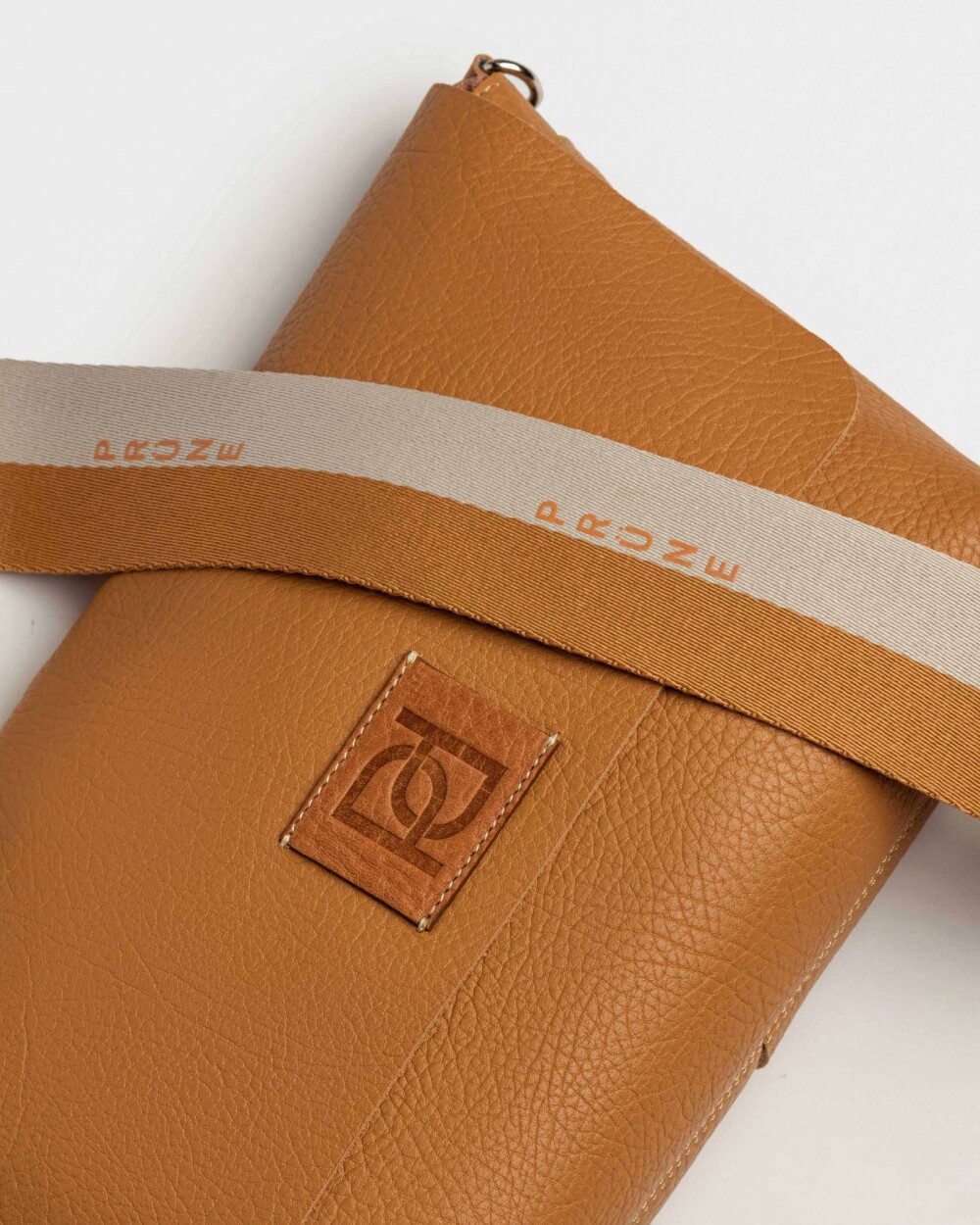 Bandolera Nina en cuero graneado Cuoio