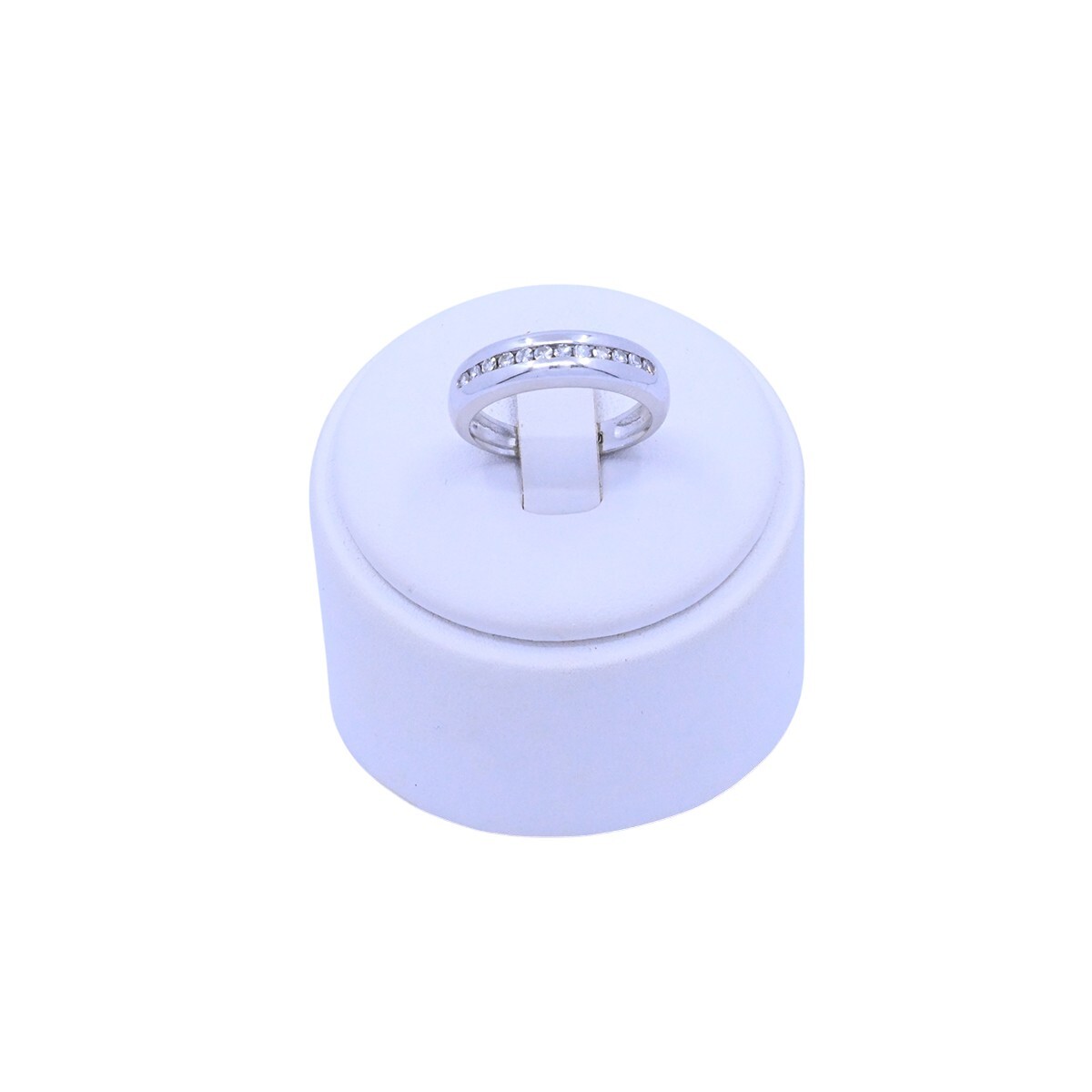 Anillo oro 18k blanco con brillantes engarce carril. 