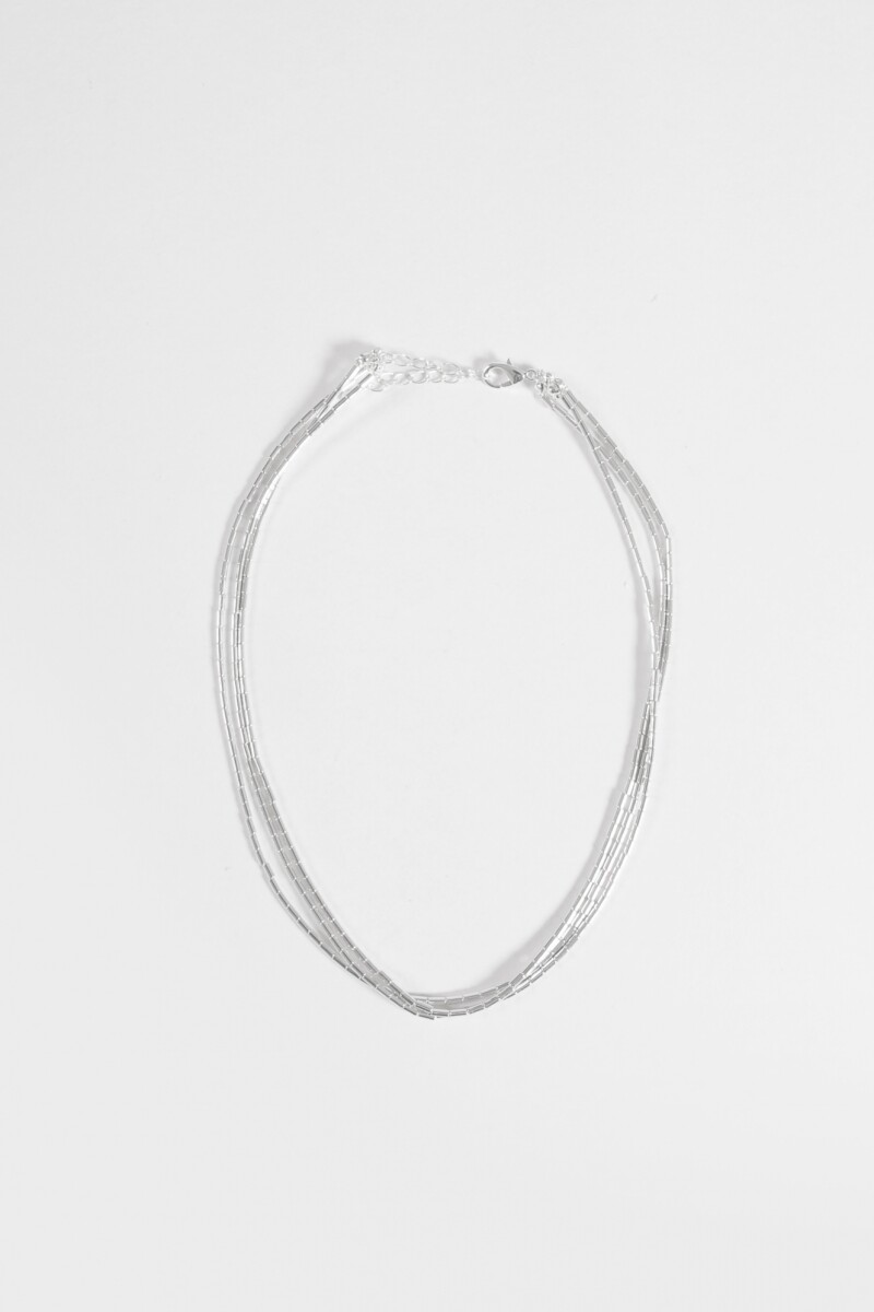 Collar triple cuentas metálicas plateado
