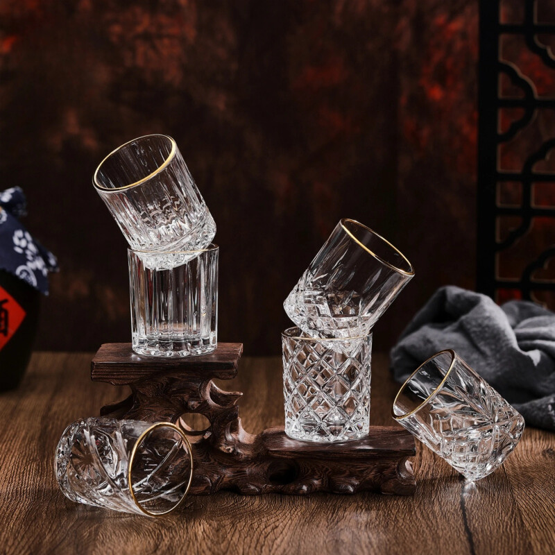 Combo ''Whisky Y Picada'' Set de 6 Hielos, Pinza, Set de 6 Vasos para Whisky y Copetinero en Bambú con Tapa Combo ''Whisky Y Picada'' Set de 6 Hielos, Pinza, Set de 6 Vasos para Whisky y Copetinero en Bambú con Tapa