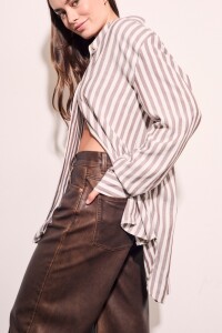 Blusa Raya Negra Y Cruda Cafe