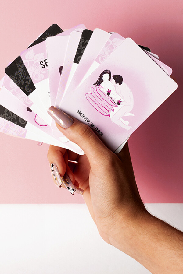 Les Amants: juego de cartas con dados rosa