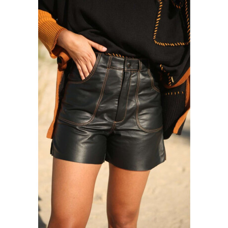 Short Couro New Negro