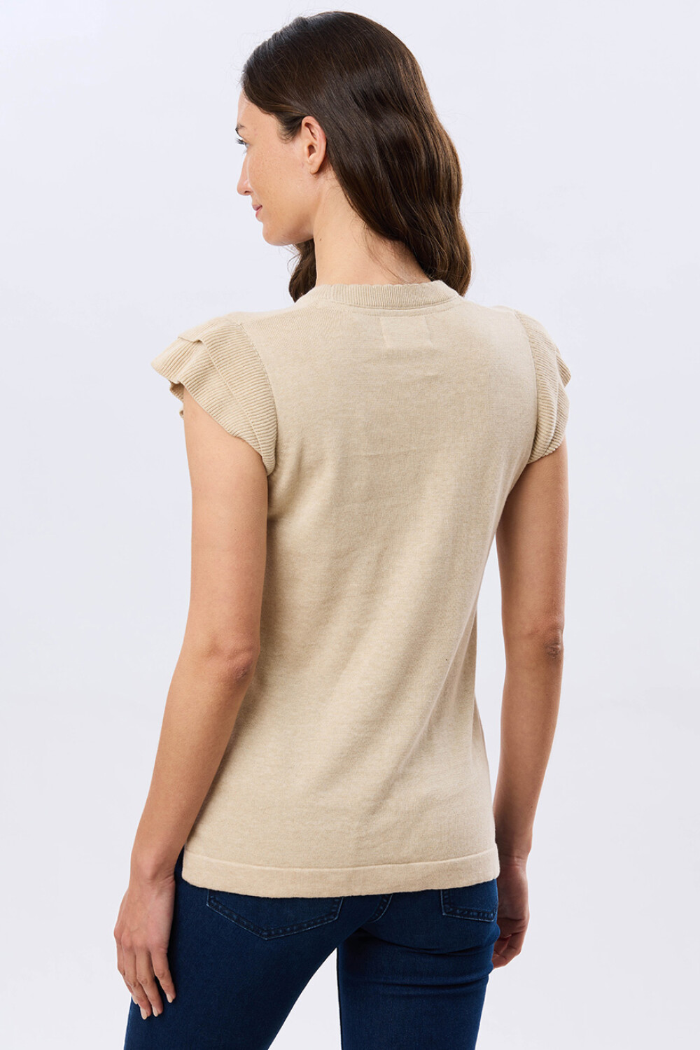 REMERA TEJIDA CON VOLADO Beige