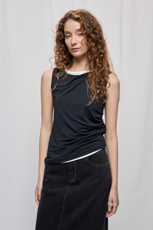 REMERA VANA Negro