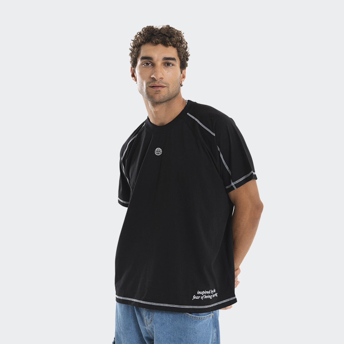 Remera Pulau Being - Negro 